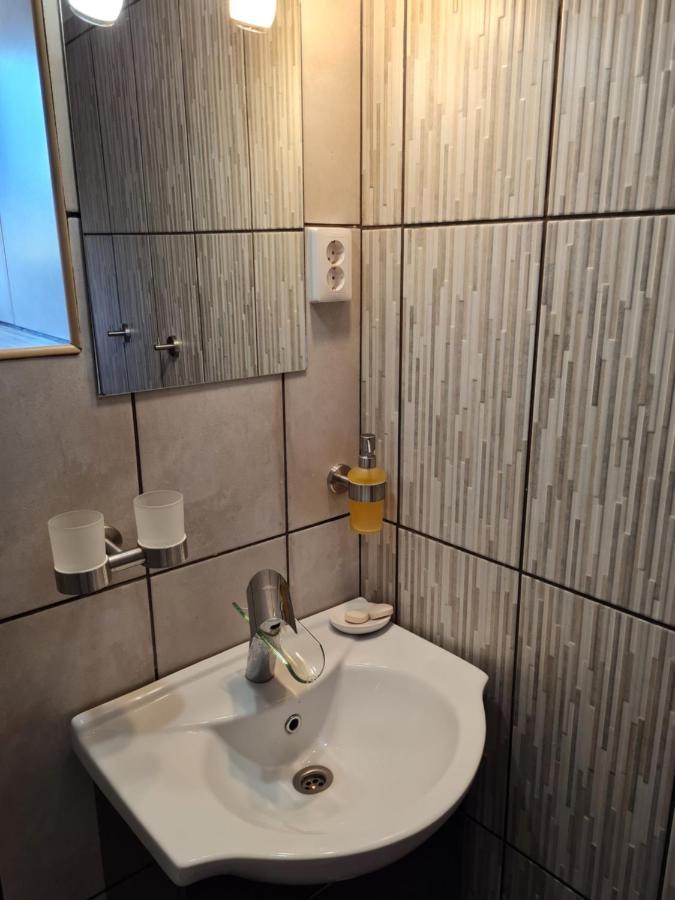 Anna Bella Apartman Gyula Esterno foto